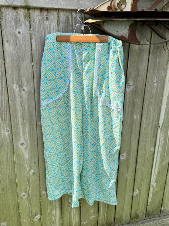 Flowers and Lace Apron Pocket Pants