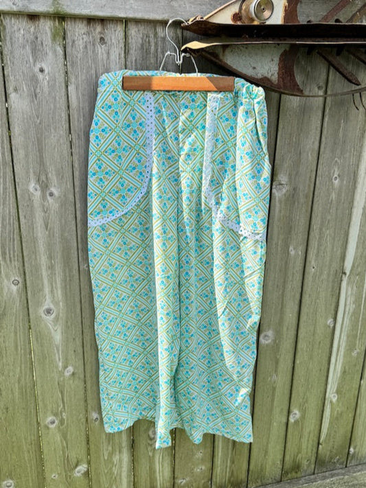 Flowers and Lace Apron Pocket Pants
