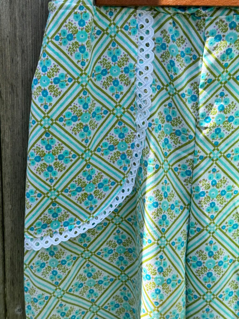 Flowers and Lace Apron Pocket Pants